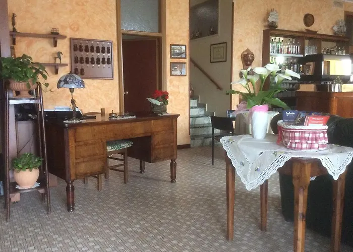 Zocca Hotel Lanzo dʼIntelvi